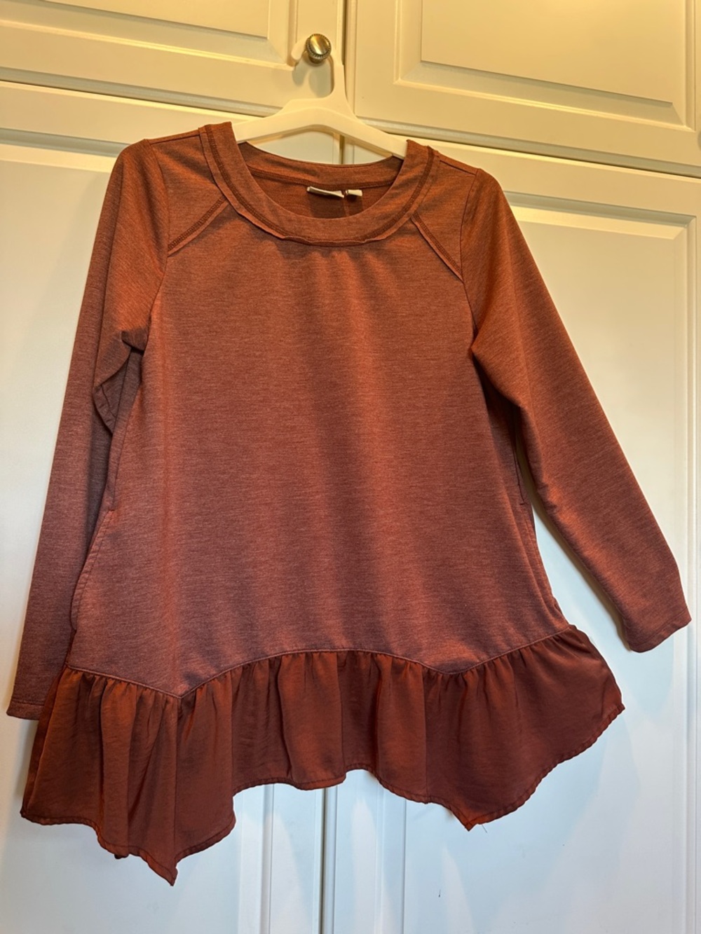 Long Sleeve Ruffle Hem Tunic Top - Rust with Pockets Rayon blend EUC Size M - Picture 3 of 7